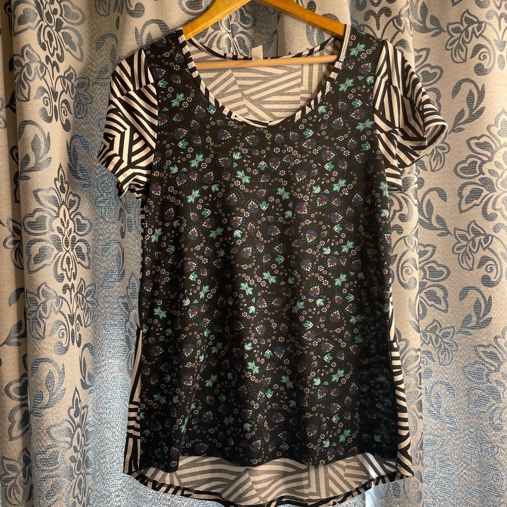 LULAROE T-Shirt size small